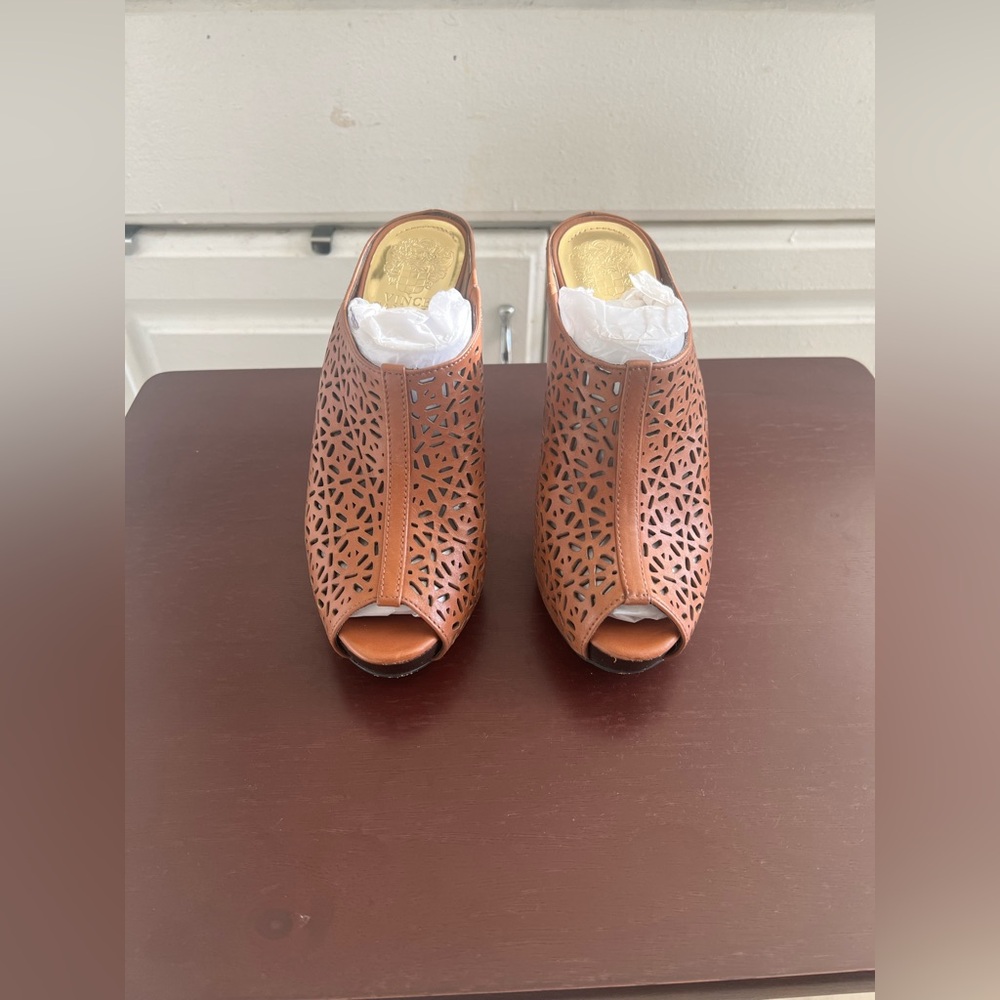 Vince Camuto Jaso Cut Out Leather Peep Toe Silhouette Heel Mules Size 7